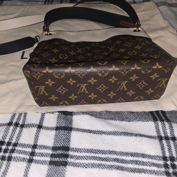 LOUIS VUITTON TULLERIES - Picture 12 of 15